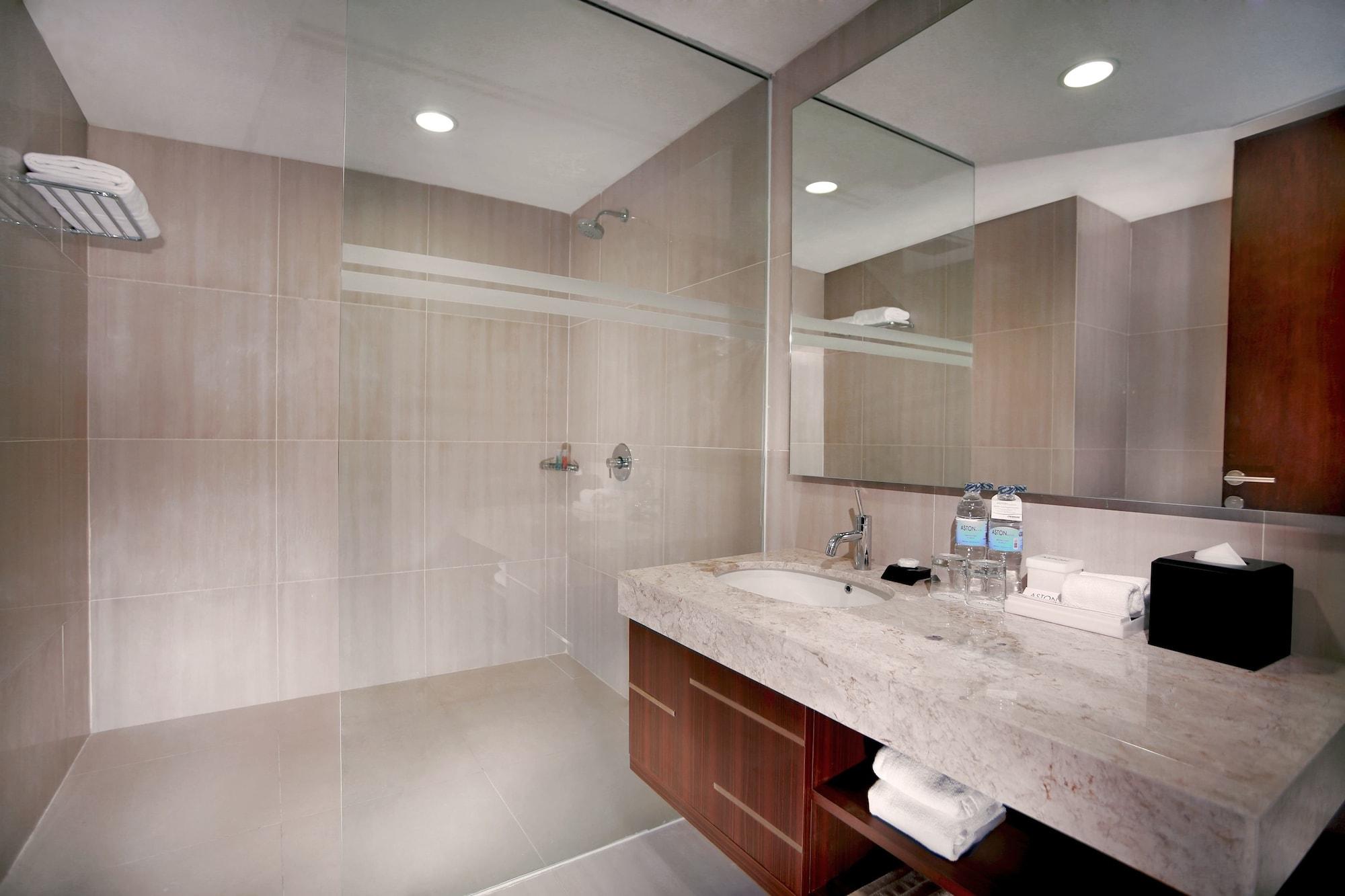 Aston Madiun Hotel & Conference Center Экстерьер фото