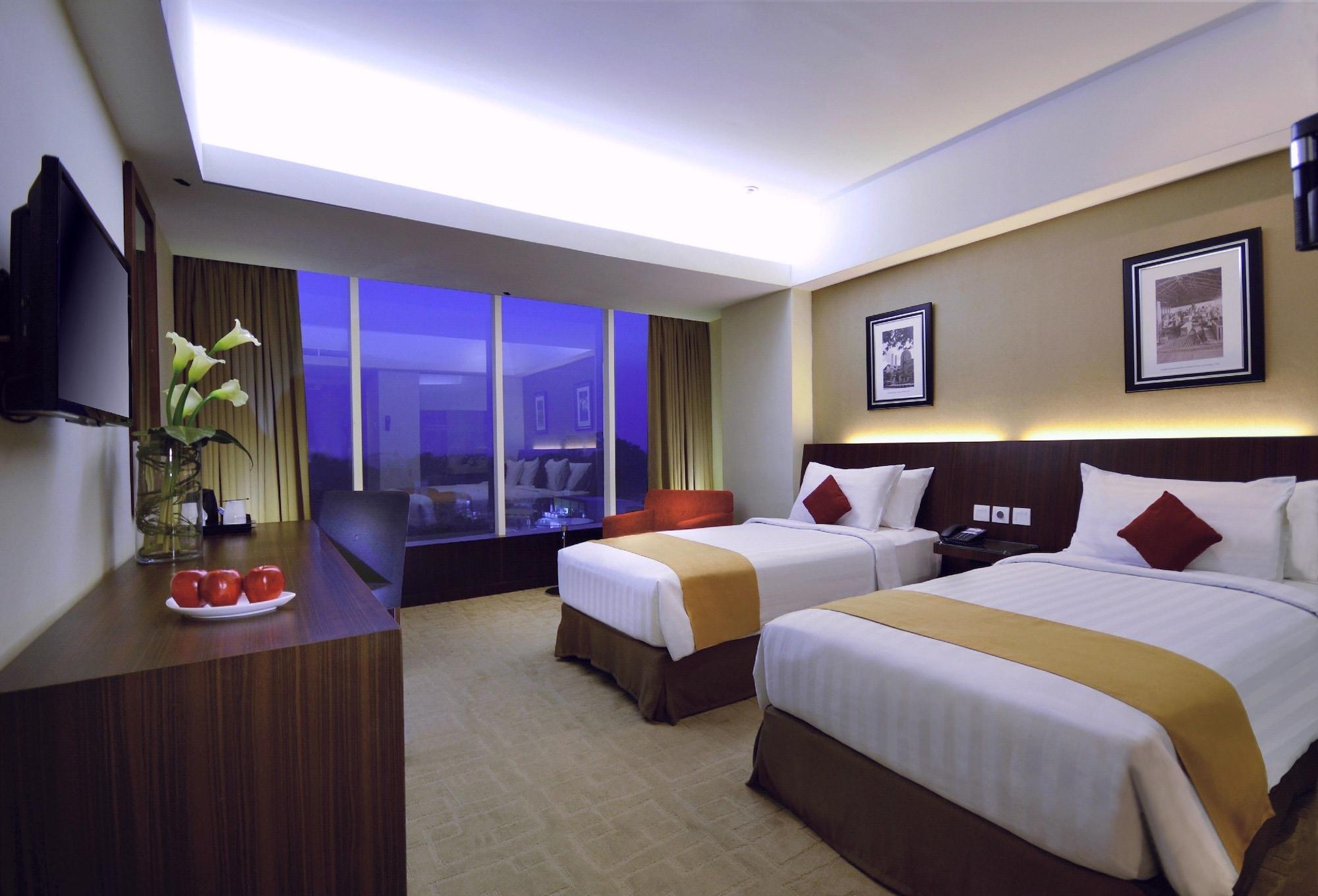 Aston Madiun Hotel & Conference Center Экстерьер фото