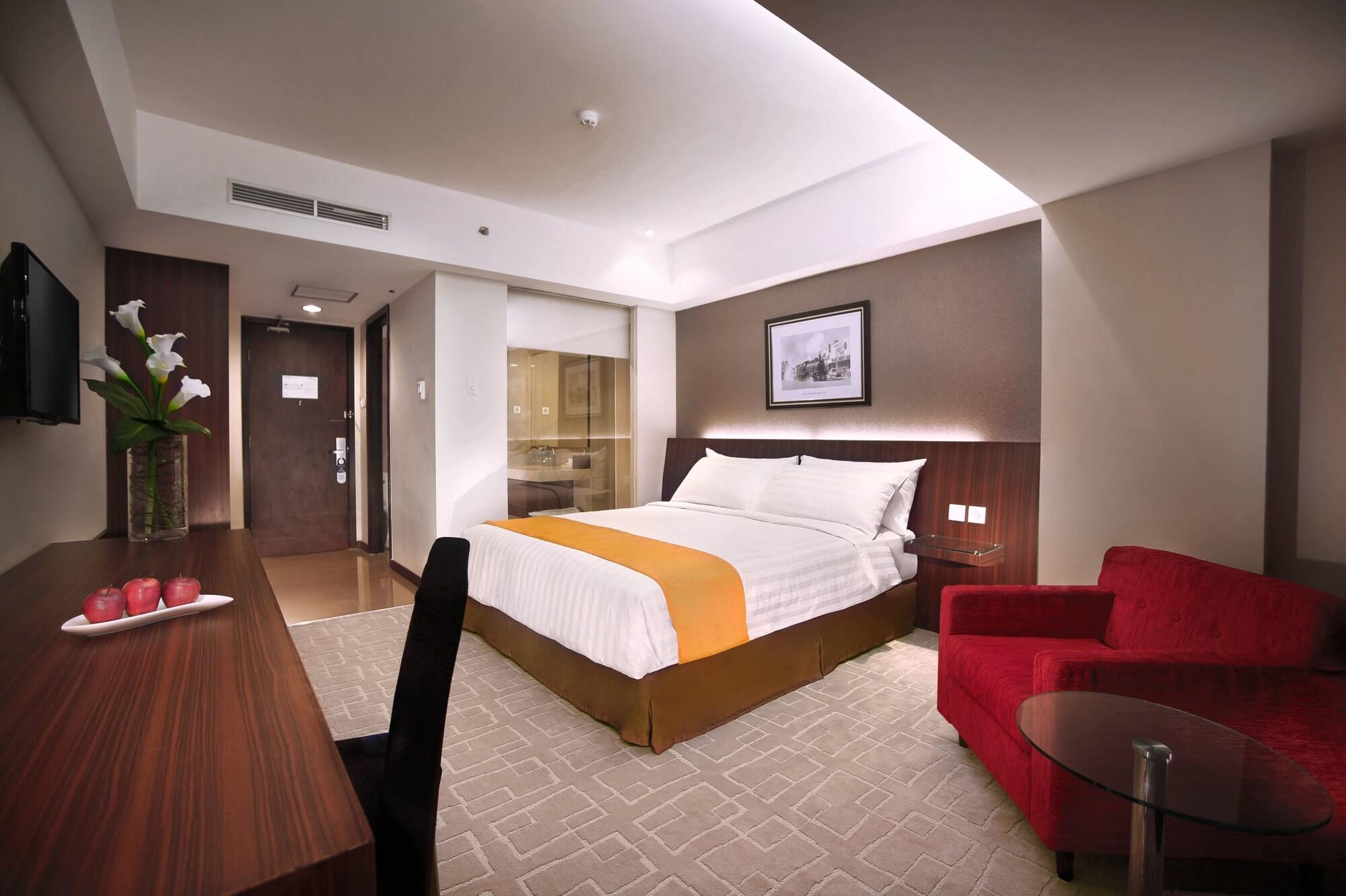 Aston Madiun Hotel & Conference Center Экстерьер фото