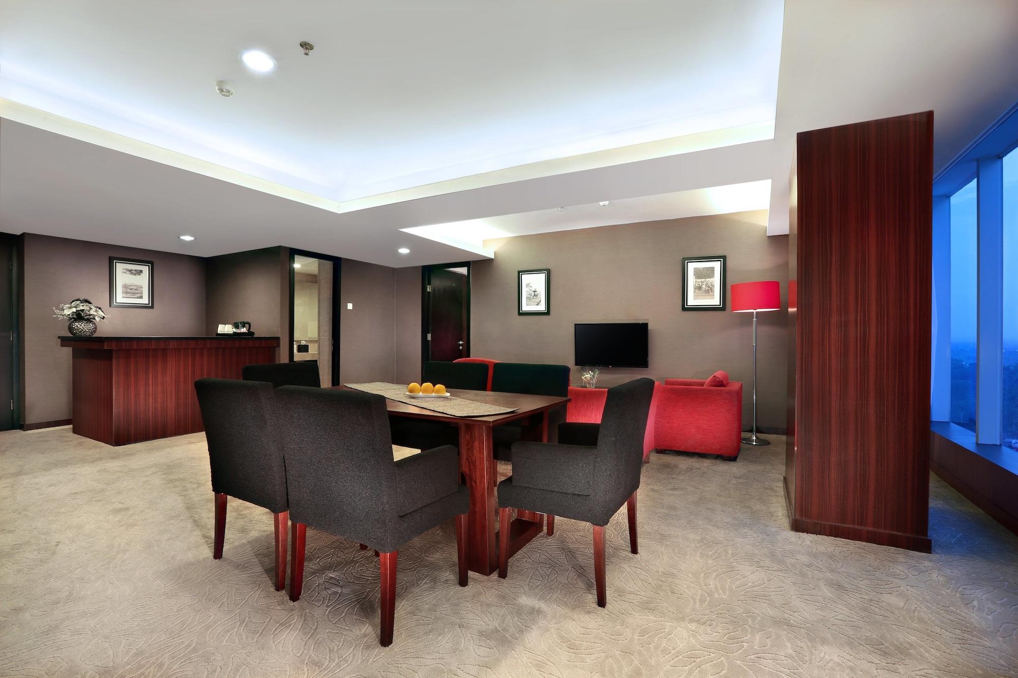Aston Madiun Hotel & Conference Center Экстерьер фото