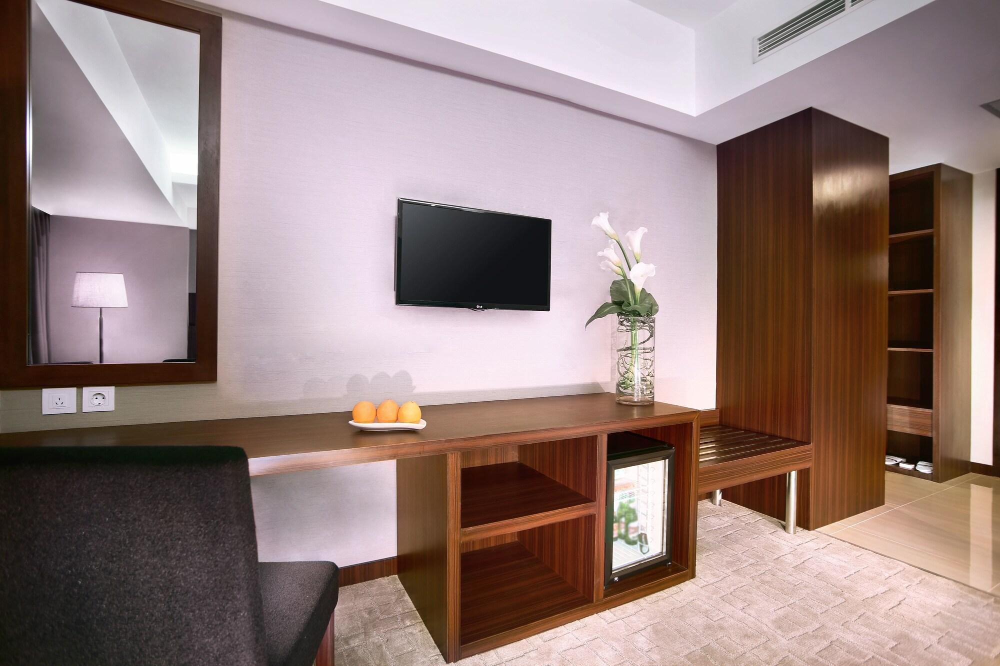 Aston Madiun Hotel & Conference Center Экстерьер фото