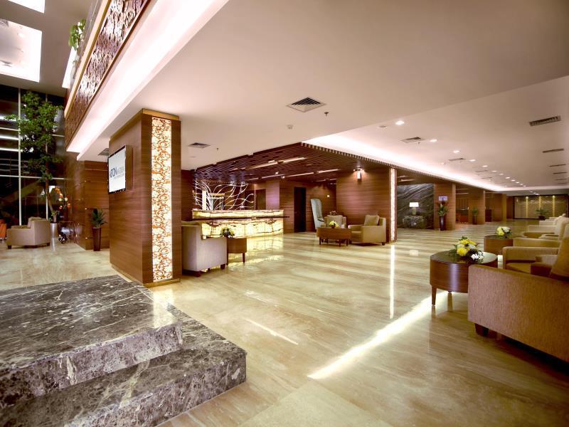 Aston Madiun Hotel & Conference Center Экстерьер фото