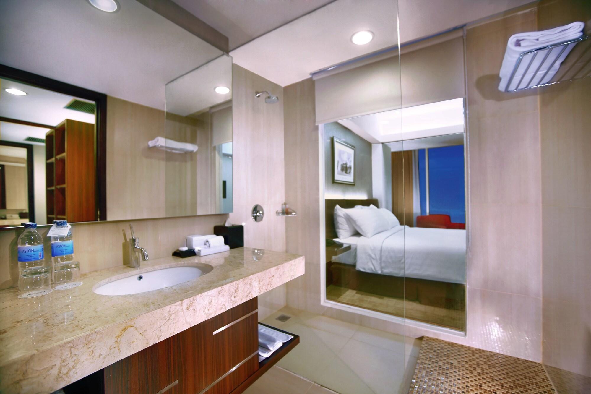 Aston Madiun Hotel & Conference Center Экстерьер фото