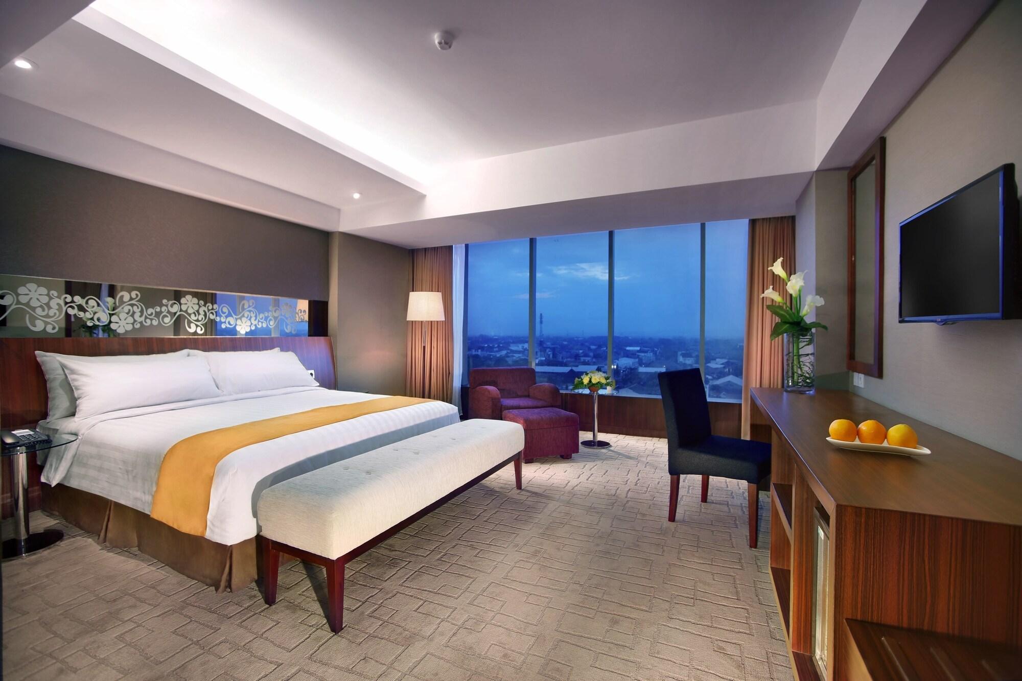 Aston Madiun Hotel & Conference Center Экстерьер фото
