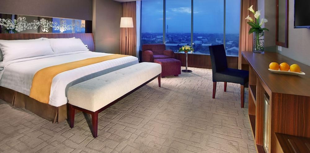 Aston Madiun Hotel & Conference Center Экстерьер фото