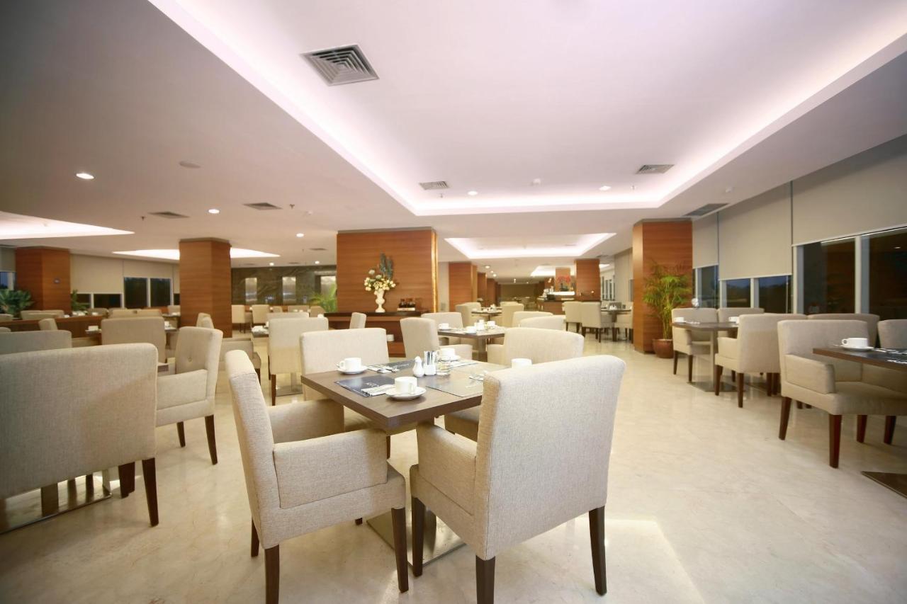 Aston Madiun Hotel & Conference Center Экстерьер фото