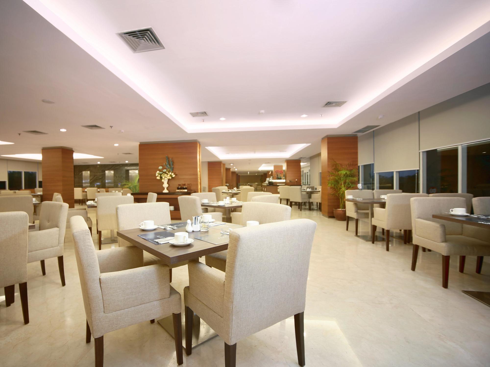 Aston Madiun Hotel & Conference Center Экстерьер фото