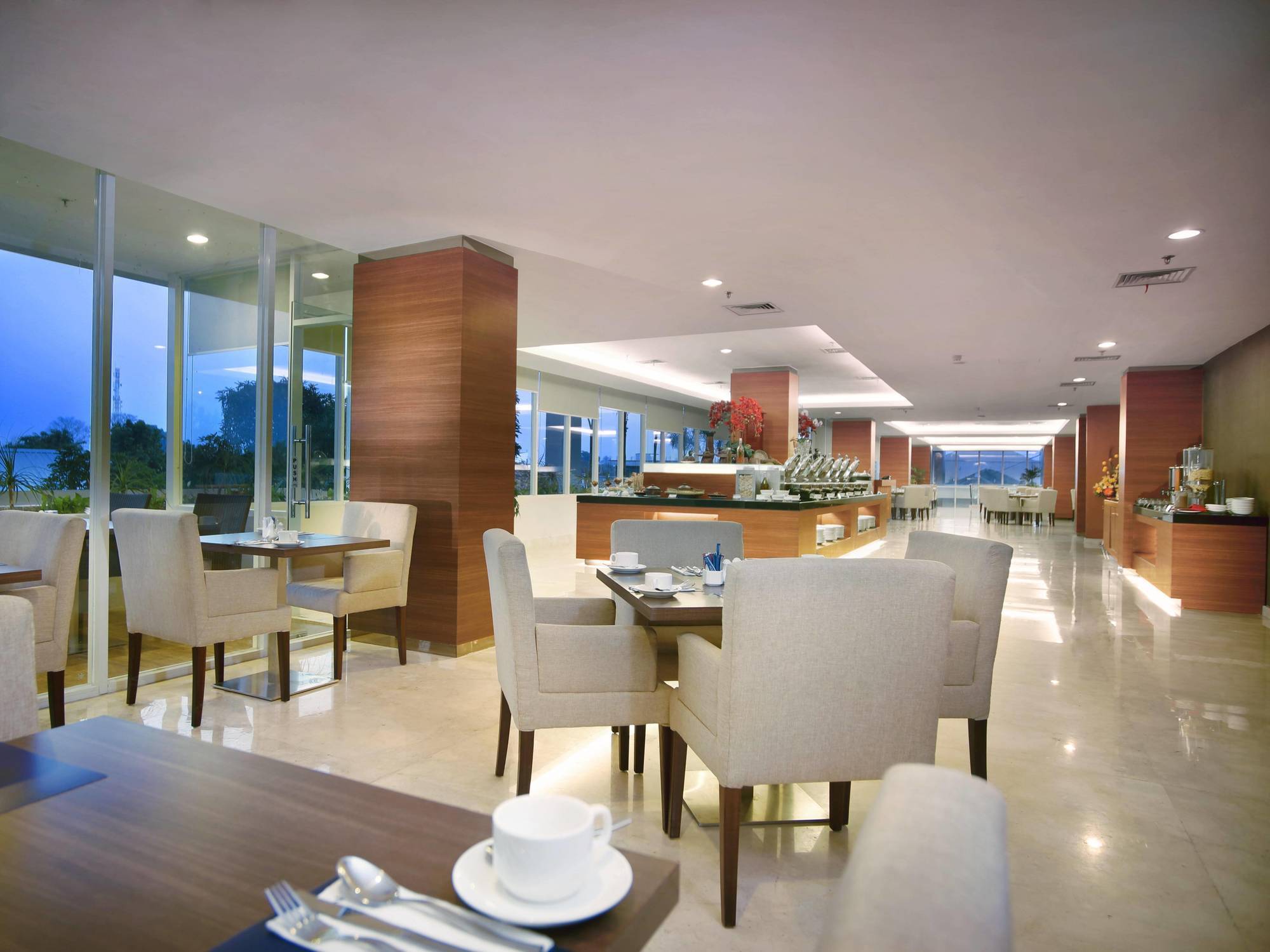 Aston Madiun Hotel & Conference Center Экстерьер фото