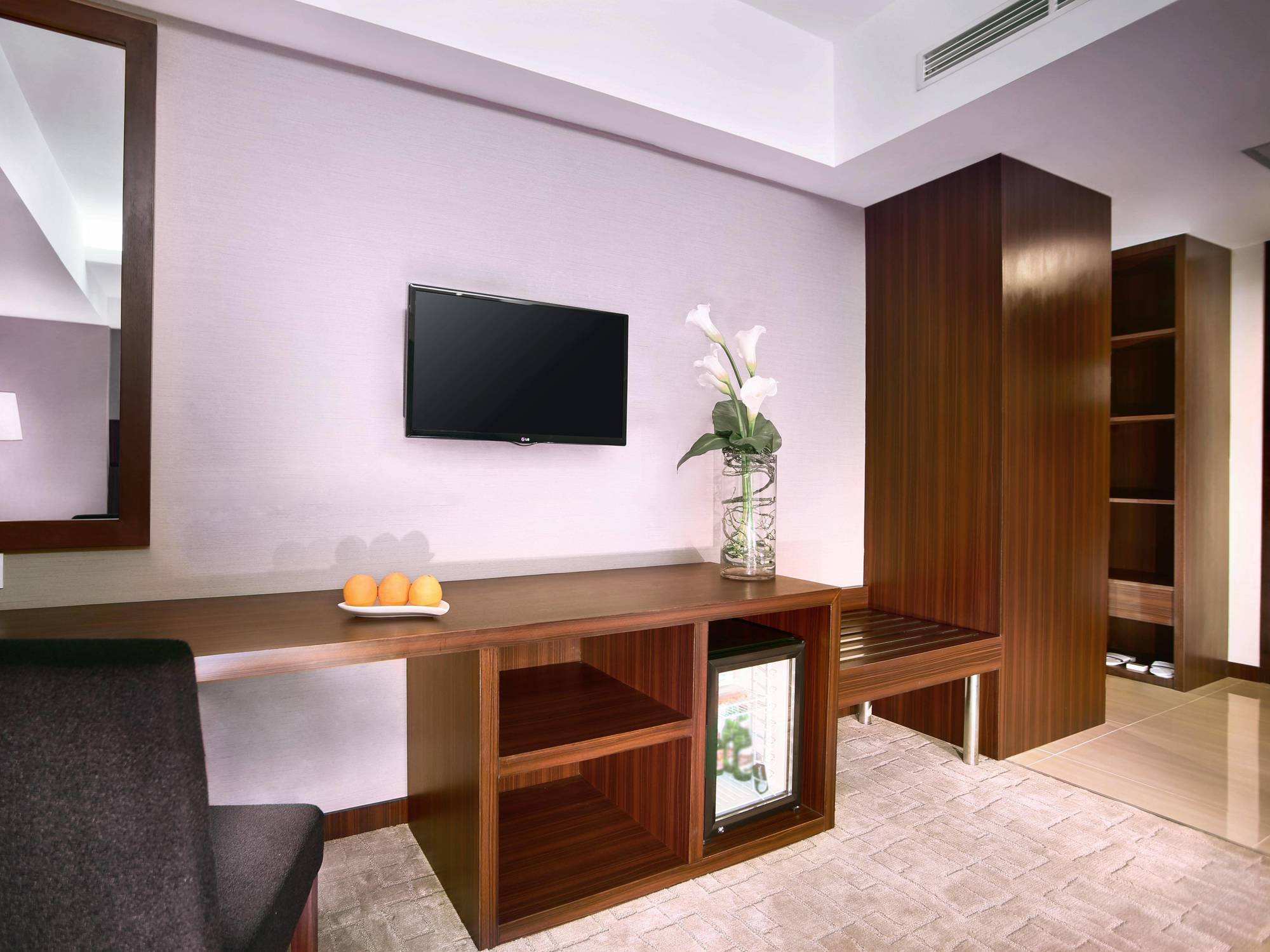 Aston Madiun Hotel & Conference Center Экстерьер фото