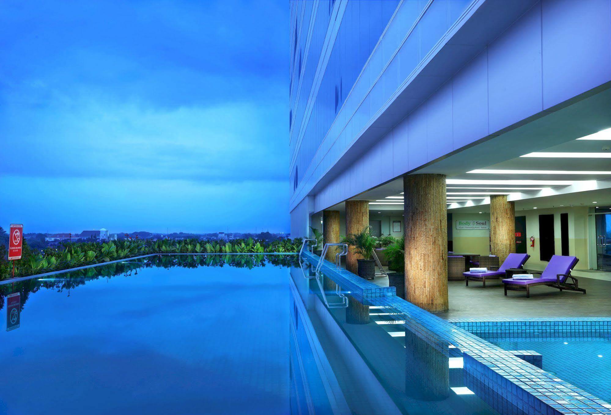 Aston Madiun Hotel & Conference Center Экстерьер фото