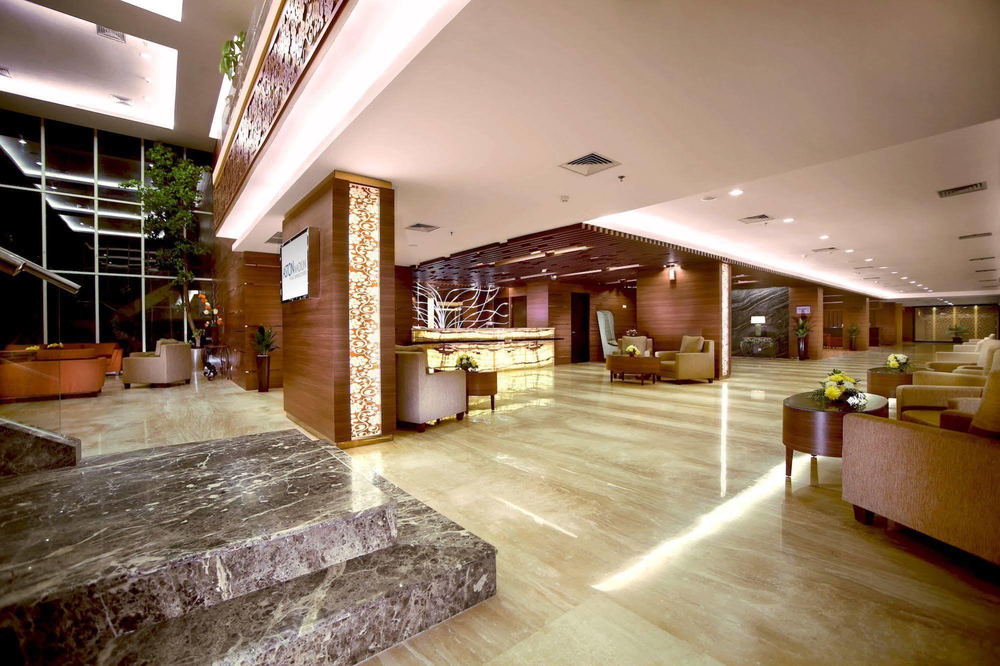 Aston Madiun Hotel & Conference Center Экстерьер фото
