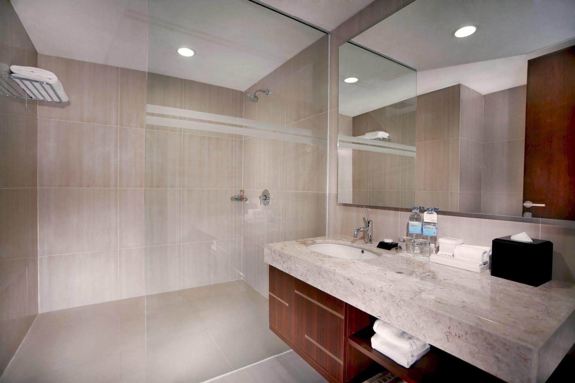Aston Madiun Hotel & Conference Center Экстерьер фото